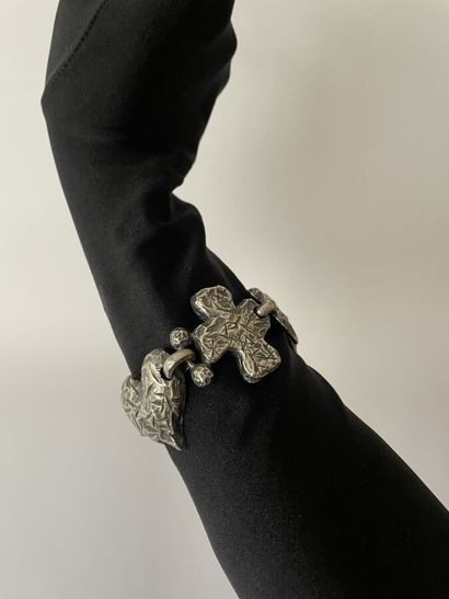 null PATRICK LEFEBVRE Paris Bracelet à motifs en métal argenté - signé 
Longueur...