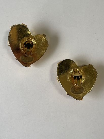 null CHRISTIAN LACROIX Made in France Paire de clips d'oreilles coeur en métal doré...