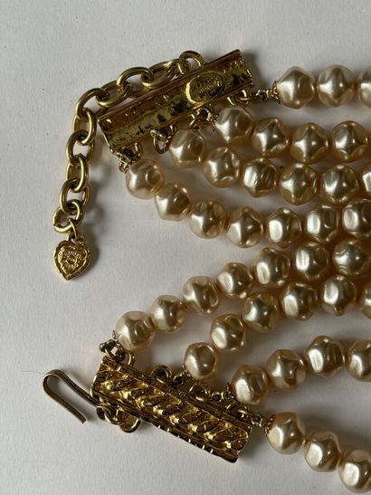 null EDOUARD RAMBAUD Paris Collier de 3 rangs de perles nacrées baroques fermoir...