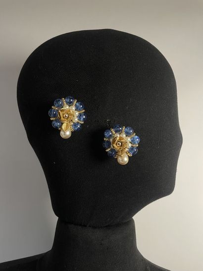 null Paire de clips d'oreilles fleur en métal doré perles de verre bleu et perles...