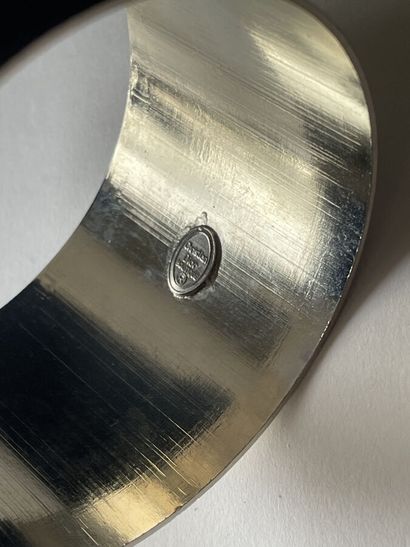 null CHRISTIAN DIOR Boutique Bracelet rigide en métal nickelé - signé 
6,5x4,5cm