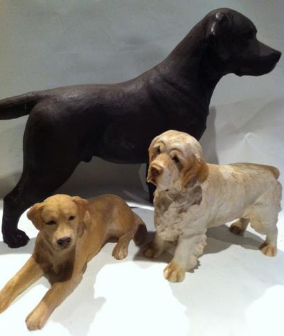 null Trois chiens en résine - hauteurs: 35cm et 12cm