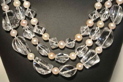 null Collier triple rangs de perles asymétriques taillées en cristal de roche et...