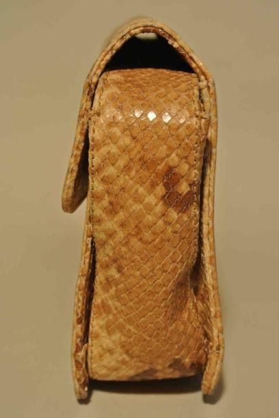 Yves Saint LAURENT Sac rabat allongé en veau python naturel - Longueur : 26 cm -...