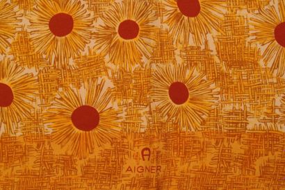 AIGNER Foulard Tournesol en soie jaune et blanc - Dimensions: 87 x 89 cm - Size:...