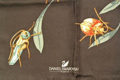 Danièl SWAROVSKI Paris Foulard en soie noir à décor d'insectes/bijoux - Dimensions:...