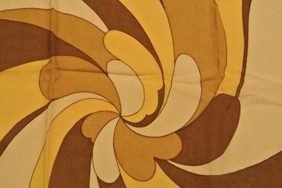 OSTINELLI Foulard en crêpe de soie marron et beige à décor graphique - Dimensions:...