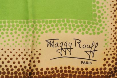 MAGGY ROUFF Paris Foulard en soie vert et marron à décor graphique - Dimensions:...