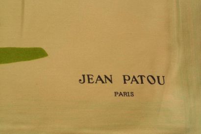 JEAN PATOU Paris Foulard en soie blanc à décor de bombonières - Dimensions: 75 x...