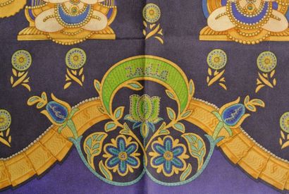 null HERMES Paris"India" Blue silk scarf (stains) Carré en soie bleu (tâches)