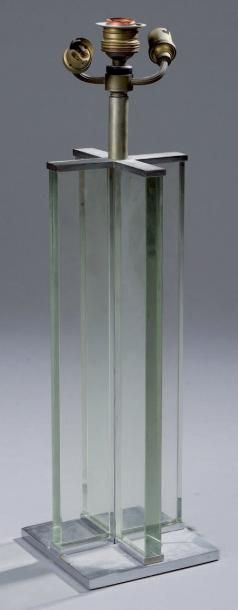 ADNET Jacques (1900-1984) Lampe de chevet à fût ornementé de cinq morceaux de verre...