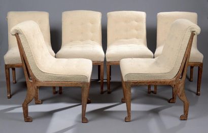 PLANTIER du Marc (1901-1975) Suite de six chaises en chêne cérusé à dossier légèrement...