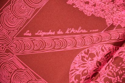 null HERMES Paris "Les Légendes de l'Arbre" par Annie Faivre - Carré en soie violet...