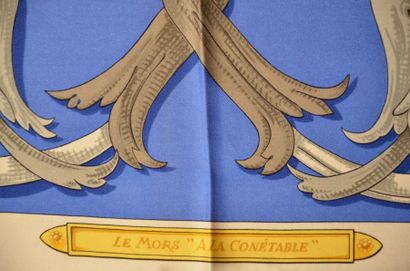 null HERMES Paris "Le Mors à la Connétable" par Henri d'Origny - Carré en soie bleu...