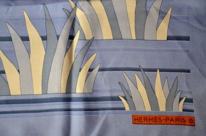 null HERMES Paris - Carré en soie bleu à décor de tigres (taches, petits fils tirés/stains,...
