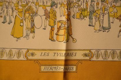 null HERMES Paris "Promenades de Paris" par Philippe Ledoux - Carré en soie jaune...