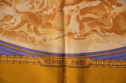 null HERMES Paris "Armes de Chasse" par Philippe Ledoux - Carré en soie moutarde...