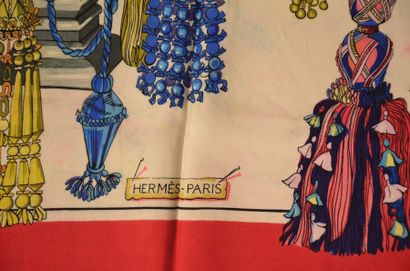 null HERMES Paris Lot de deux foulards "Passementerie" par Françoise Héron et "Courbettes...