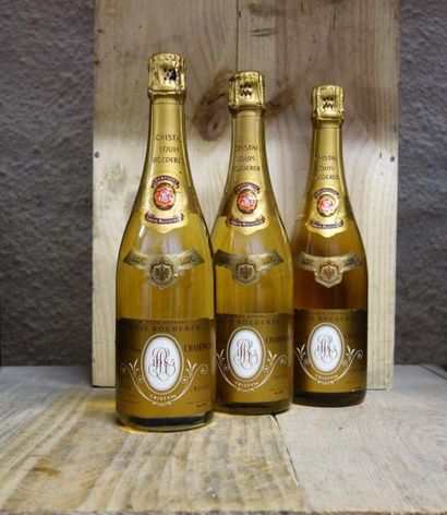 null 3 Bouteilles CHAMPAGNE CRISTAL DE ROEDERER 1985