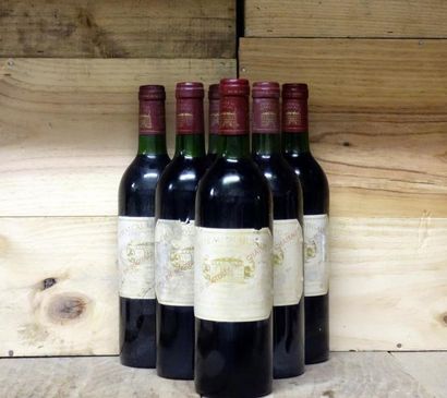 null 6 Bouteilles CHÂTEAU MARGAUX Grand Cru - Margaux 1982 Étiquettes tachées, abimées,...