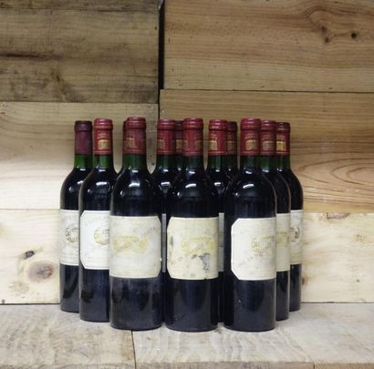 null 12 Bouteilles CHÂTEAU MARGAUX Grand Cru - Margaux 1982 Étiquettes tachées, abimées,...