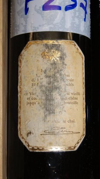 null 1 Bouteille ARMAGNAC - CHÂTEAU DE LAUBADE 1886 Coffret, étiquette légèrement...