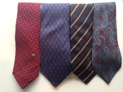 GUCCI, LOEWE Lot de 4 cravates en soie imprimée (trois Gucci, une Loewe - état d...