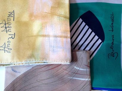 BARBARA KRACHT, TED LAPIDUS, MAGGY ROUFF Lot de trois foulards en soie: un à décor...