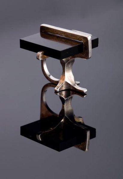Gilles Jonemann Bague sculpture moderniste en argent et onyx - Circa 1970 - TD 49...