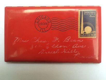 null HARRY RICHMAN Etui à carte "Enveloppe" en métal doré émaillé rouge - Daté 1939...