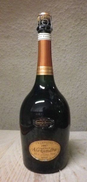 null 1 Bouteille CHAMPAGNE LAURENT PERRIER GRAND SIECLE Cuvée ALEXANDRA ROSE 1997...
