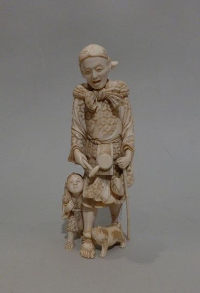 null Vieille femme avec enfant et chien ivoire sculpté Chine début XX°