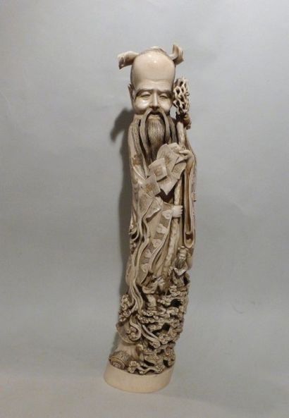 null Sage grand sujet en ivoire sculpté Chine fin XIX°/début XX° hauteur : 58 cm