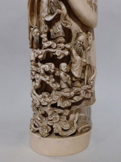 null Sage grand sujet en ivoire sculpté Chine fin XIX°/début XX° hauteur : 58 cm