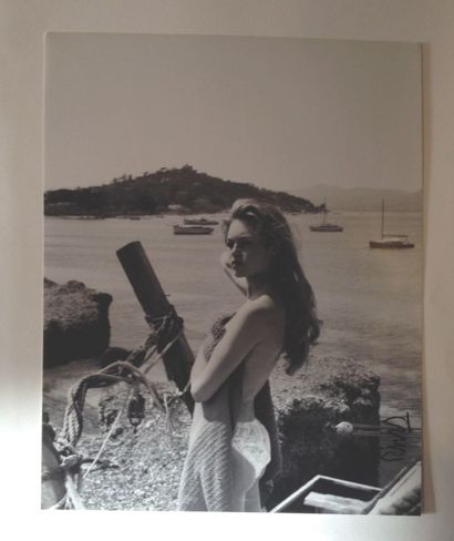 null Patrick BERTRAND (né en 1939 - )

Brigitte Bardot sur la plage à Saint-Tropez....