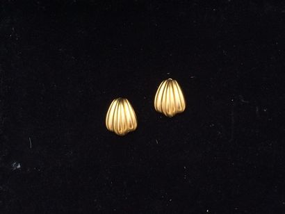 null GIVENCHY Paire de clips d'oreilles en métal doré amati - Hauteur : 3,5 cm