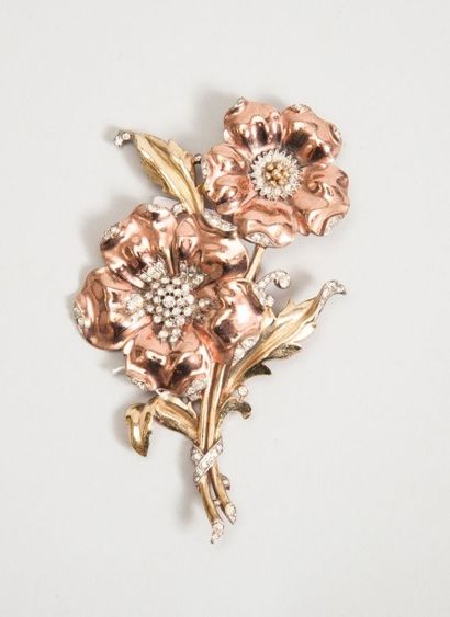 TRIFARI TRIFARI Important clip de corsage Fleur en métal doré de deux tons orné de...