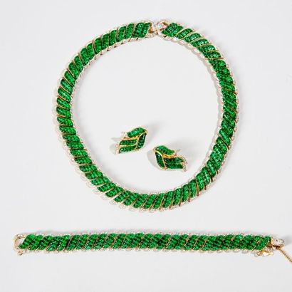 TRIFARI TRIFARI Parure composée d'un collier, bracelet et d'une paire de clips d'oreilles...