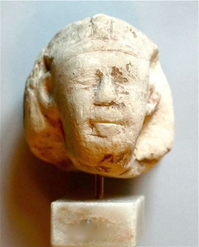 null Tête de pharaon Ptolémée.

Premiers siècle av J.C. EGYPTE

Calcaire. H : 8 cm...