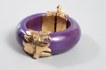 null YVES SAINT LAURENT Rive Gauche. Bracelet manchette en métal doré et bois violet...