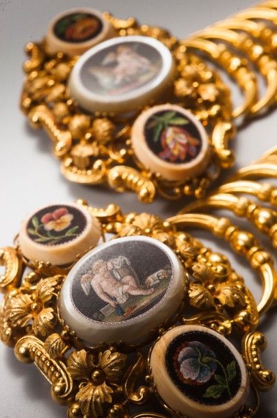 null Exceptionnelle demi-parure en or composée d'un collier et de deux bracelets...
