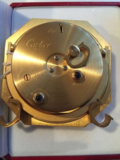 null Must de Cartier Paris Pendulette réveil octogonale en métal doré et laque ivoire...