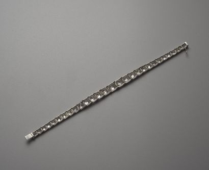 null CARTIER Paris. Bracelet ligne en platine 950millièmes orné de diamants taille...