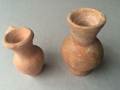 null Deux petits vases, jouets d’enfants. Époque romaine ou postérieur. 
