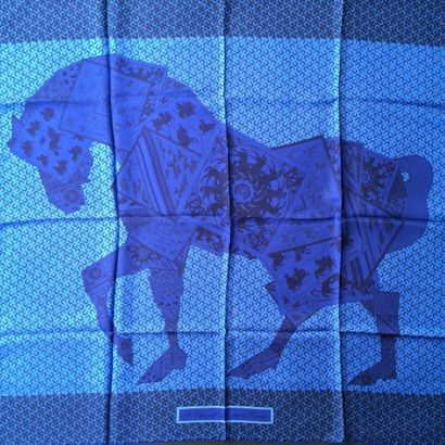 null HERMES Paris " A cheval sur mon carré " par Bali Barret - Carré en soie bleu...