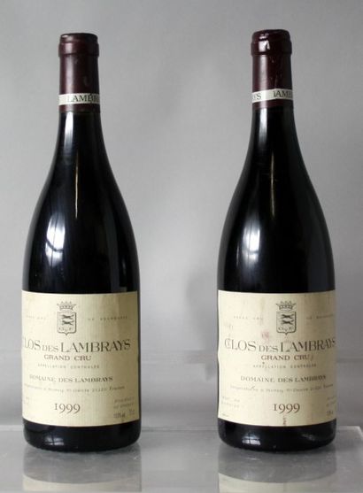 null 2 Bouteilles CLOS DES LAMBRAYS Grand cru 1999 Etiquettes légèrement tachées....