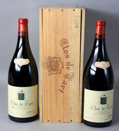 null 2 Magnums CLOS DE TART Grand cru 2004 1 Etiquette légèrement tachée, 1 étiquette...