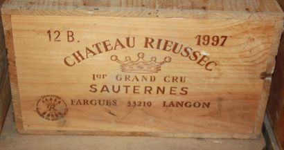 null 12 Bouteilles CHÂTEAU RIEUSSEC 1er GCC - Sauternes 1997 Caisse bois d'origine....