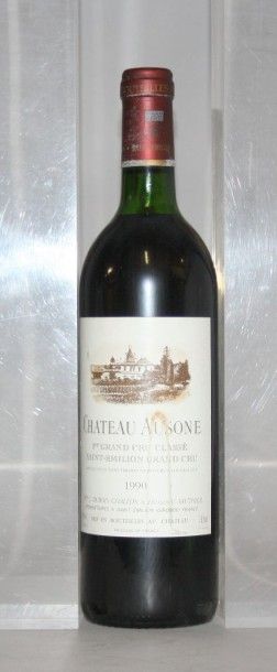 null 1 Bouteille  CHÂTEAU AUSONE1er GCC (A) 1990 Etiquette tachée, niveau trés légèrement...