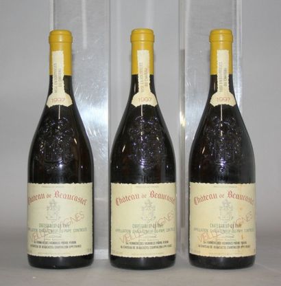 null 3 Bouteilles CHÂTEAU DE BEAUCASTEL BLANC "Vieilles Vignes" 1997 Etiquettes légèrement...